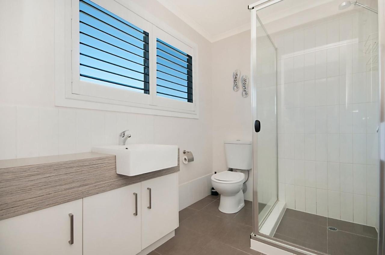 Convent Cottage - Pet Friendly Home In The Centre Of Town Yamba Exterior photo